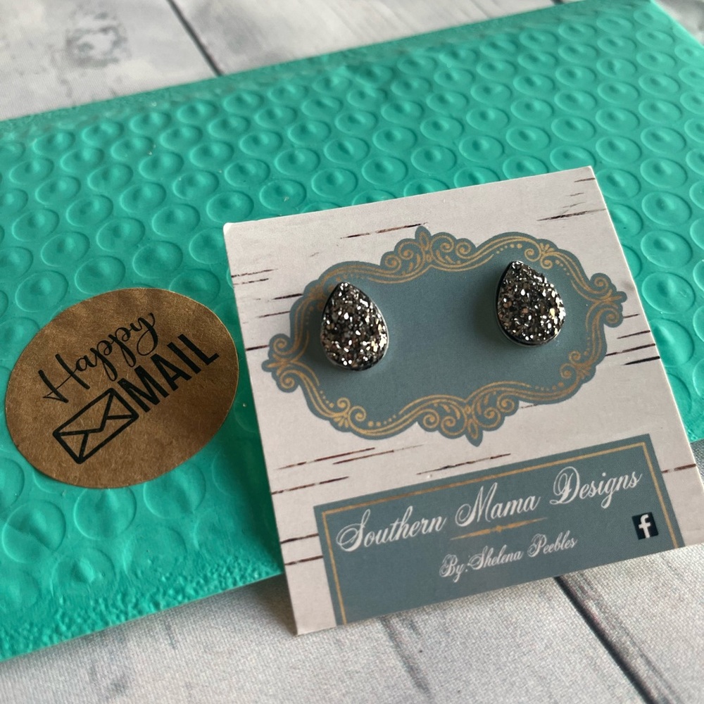 Teardrop silver druzy earrings NWT